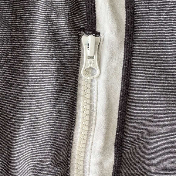 Lululemon Define Jacket | Size 4 - Picture 3 of 5